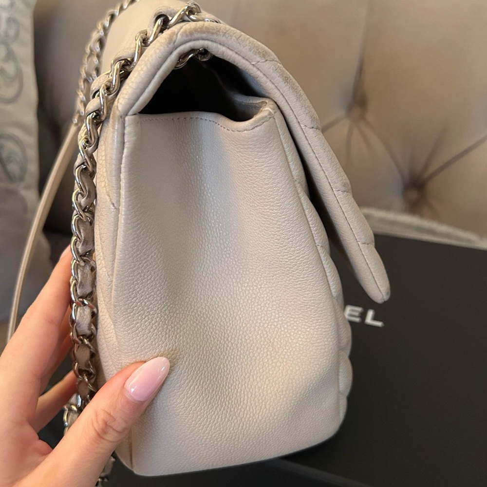 Authentic Chanel flap bag - Picture 5 of 6